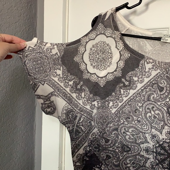 XXI Cut Out Sleeve Shirt. Size Large - Picture 2 of 5